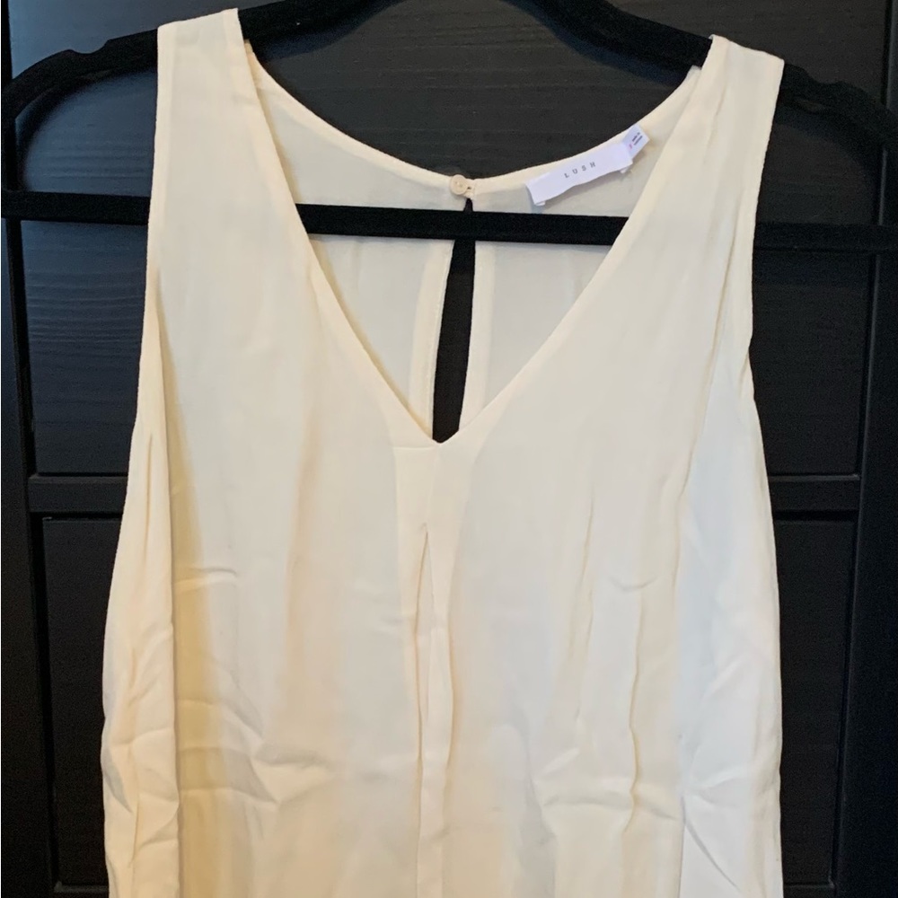 New Lush Cream Flowy tank